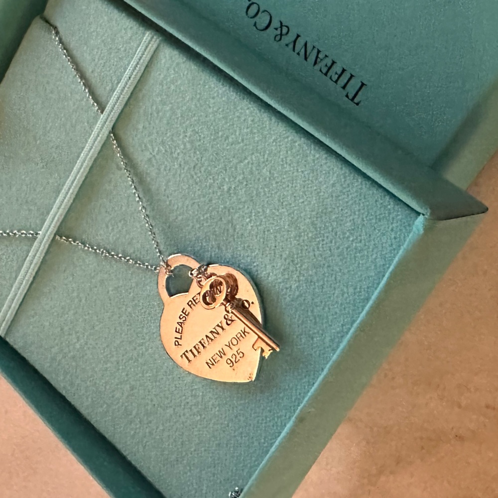 Tiffany & Co. Silver Heart and Rose Color Key Pendant - Picture 8 of 12